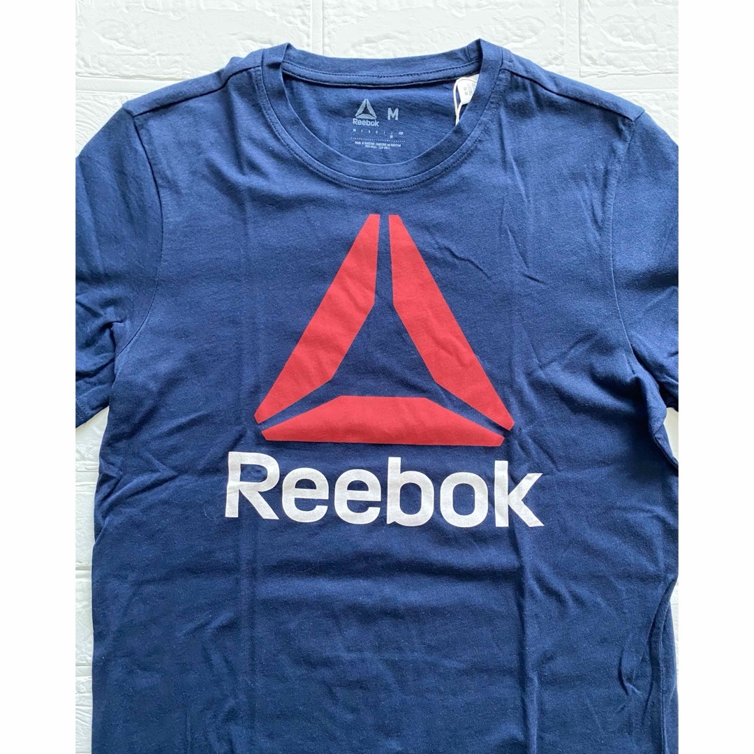 Reebok(リーボック)のReebok リーボック 半袖Tシャツ  ネイビー　Mサイズ 新品 タグ付き レディースのトップス(Tシャツ(半袖/袖なし))の商品写真