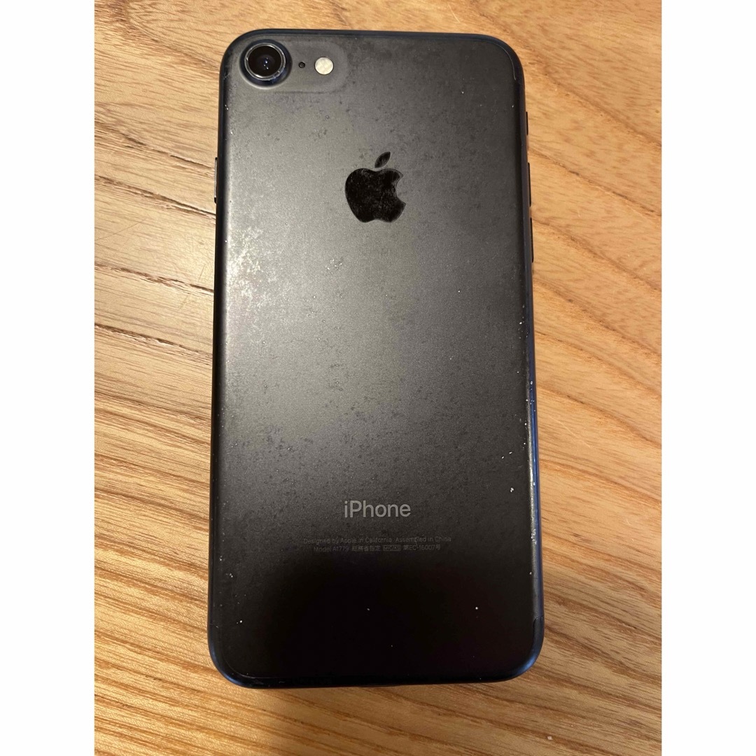 iPhone(アイフォーン)のiPhone7 ブラック　32GB 中古 スマホ/家電/カメラのスマートフォン/携帯電話(スマートフォン本体)の商品写真