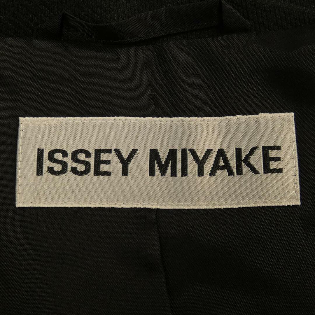 ISSEY MIYAKE(イッセイミヤケ)のイッセイミヤケ ISSEY MIYAKE ジャケット レディースのジャケット/アウター(テーラードジャケット)の商品写真