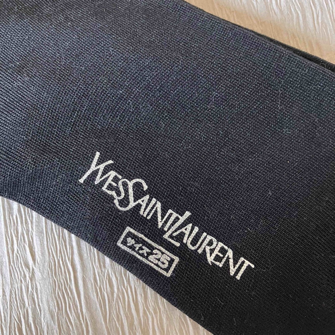 ISSEY MIYAKE(イッセイミヤケ)の未使用 メンズ靴下ISSEY MIYAKE& YSL 2足まとめて  メンズのレッグウェア(ソックス)の商品写真