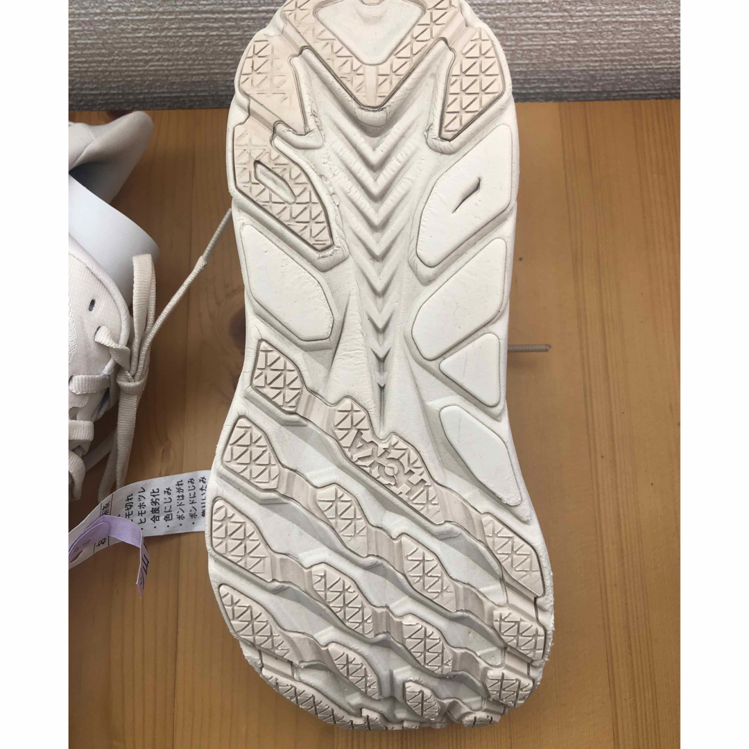 HOKA ONE ONE(ホカオネオネ)のused【HOKA Clifton 8】22.5cm レディース スポーツ/アウトドアのランニング(シューズ)の商品写真