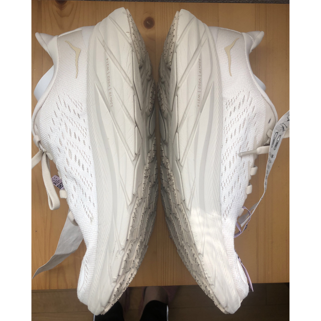 HOKA ONE ONE(ホカオネオネ)のused【HOKA Clifton 8】22.5cm レディース スポーツ/アウトドアのランニング(シューズ)の商品写真