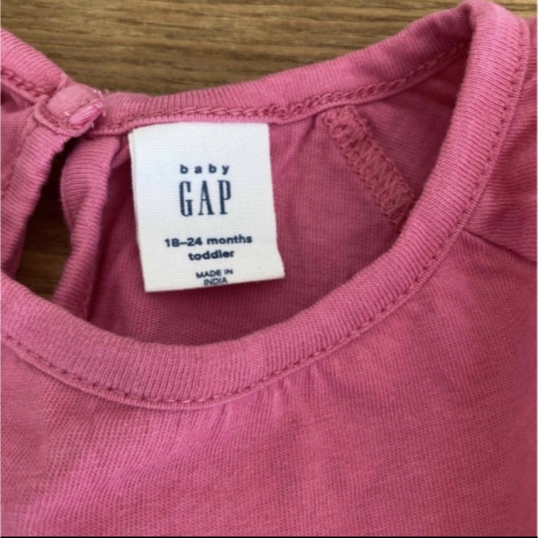 babyGAP(ベビーギャップ)のbaby gap ピンク　花柄　カットソー　長袖　90 キッズ/ベビー/マタニティのキッズ服女の子用(90cm~)(Tシャツ/カットソー)の商品写真