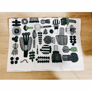 マリメッコ(marimekko)のマリメッコ  プータルフリンパルハート ティータオル 新品未使用(テーブル用品)