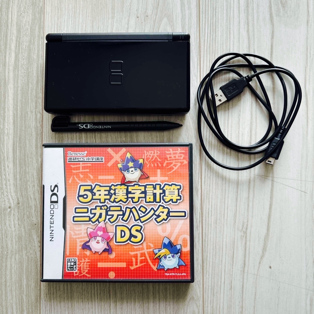 ニンテンドーDS(ニンテンドーDS)のニンテンドーDS lite本体、充電用ケーブル、ニガテハンター付き エンタメ/ホビーのゲームソフト/ゲーム機本体(携帯用ゲーム機本体)の商品写真