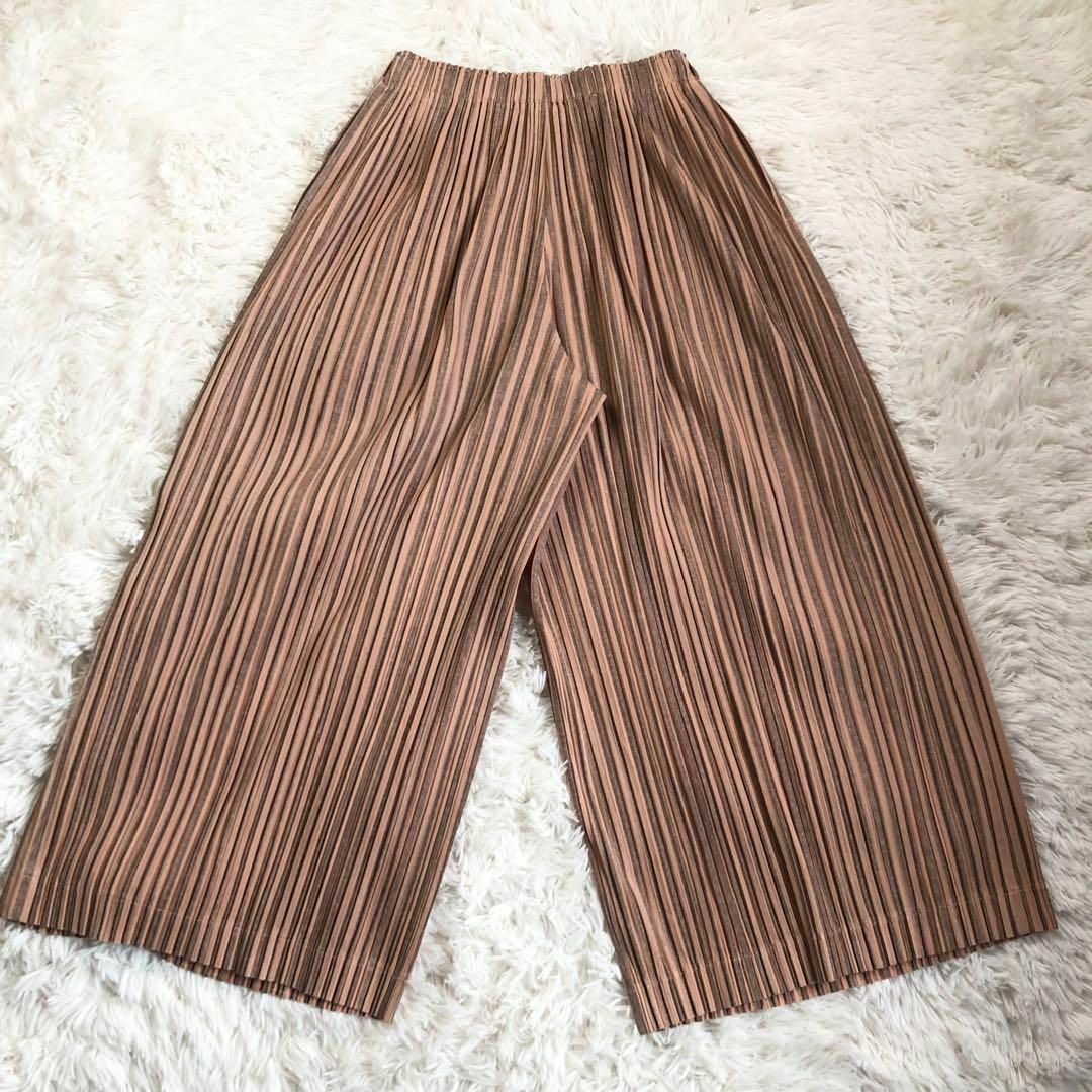 PLEATS PLEASE ISSEY MIYAKE(プリーツプリーズイッセイミヤケ)の【美品】プリーツプリーズ 近年モデル スーパーワイドパンツ レーヨン混 L レディースのパンツ(カジュアルパンツ)の商品写真