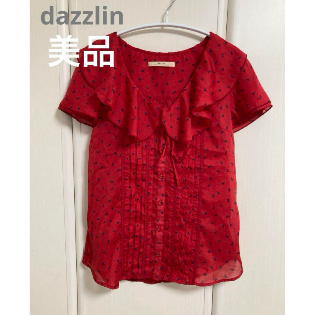 dazzlin(ダズリン)の美品dazzlinダズリン　リボン柄ブラウス　レッドS レディースのトップス(シャツ/ブラウス(半袖/袖なし))の商品写真