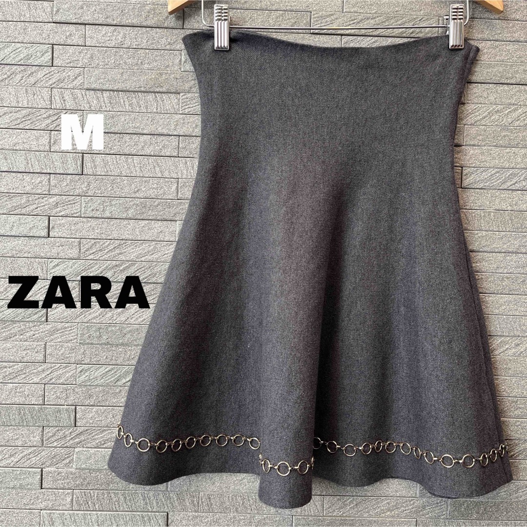 ZARA(ザラ)のZARA ザラ ハイウエスト フレアスカート グレー M　ゴールドチェーン　台形 レディースのスカート(ひざ丈スカート)の商品写真