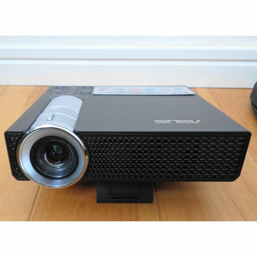 ASUS P2E LEDプロジェクター