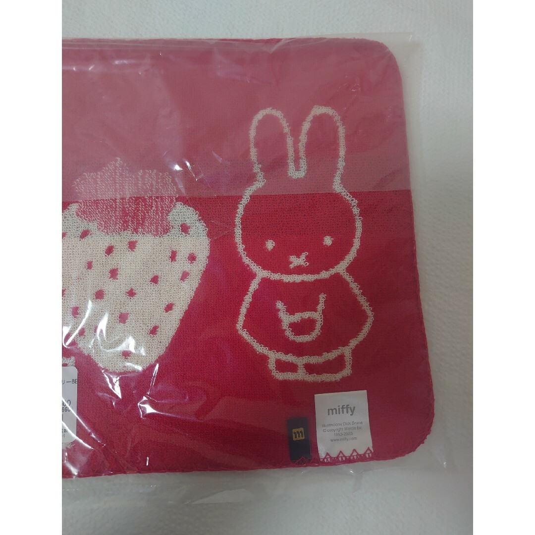 miffy(ミッフィー)の新品☆Dick Bruna miffy ミニタオル ストロベリー レディースのファッション小物(ハンカチ)の商品写真