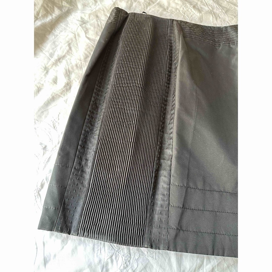 LOEWE(ロエベ)のスカート36  LOEWE  絹　漆黒 レディースのスカート(ひざ丈スカート)の商品写真