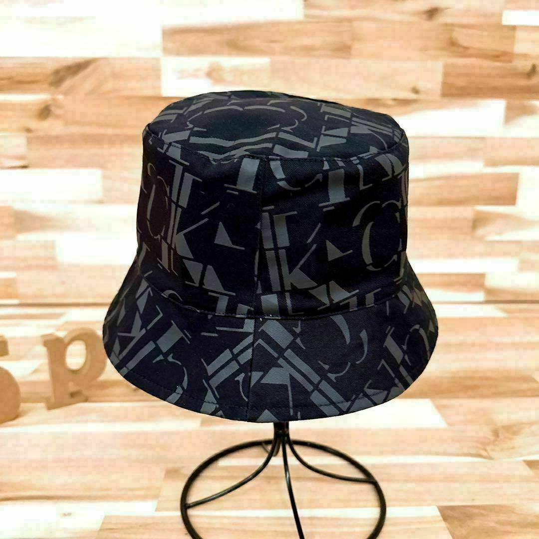 Calvin Klein(カルバンクライン)のオシャレ【カルバンクライン】総柄CKロゴ リバーシブル ハット 黒×ホワイト メンズの帽子(ハット)の商品写真