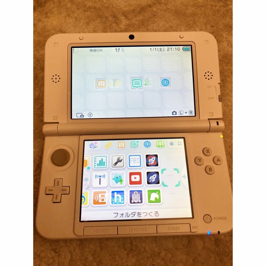 ニンテンドー3DS(ニンテンドー3DS)の3dsll　ホワイト エンタメ/ホビーのゲームソフト/ゲーム機本体(携帯用ゲーム機本体)の商品写真