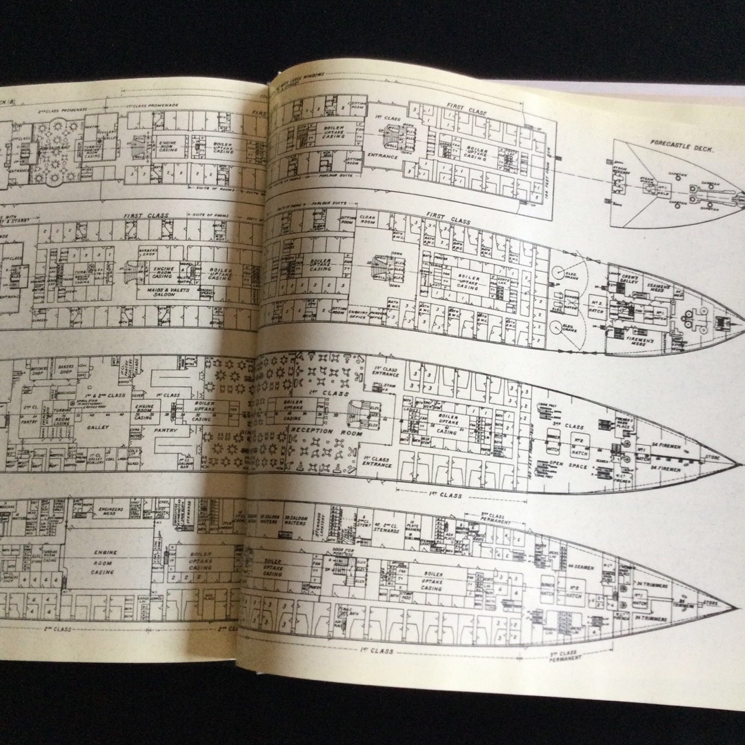 タイタニック　洋書　Titanic ディスカバリー　Discovery 船　歴史 エンタメ/ホビーの本(洋書)の商品写真