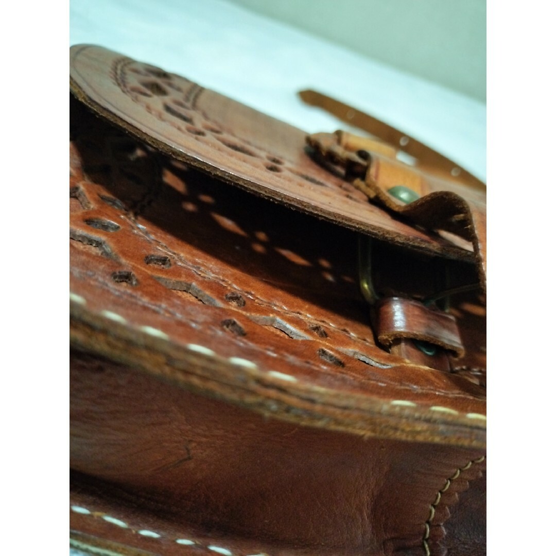 本革　革カバン　カービンバッグ　スペイン メンズのバッグ(ショルダーバッグ)の商品写真