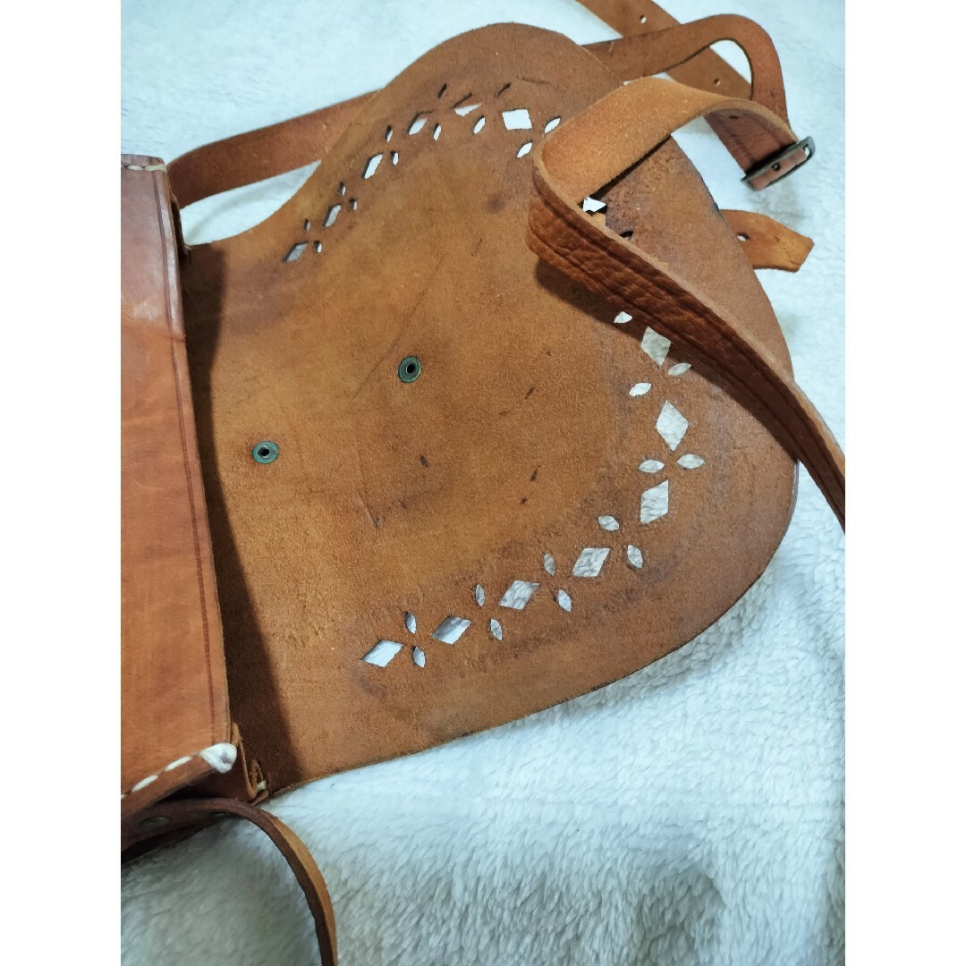 本革　革カバン　カービンバッグ　スペイン メンズのバッグ(ショルダーバッグ)の商品写真