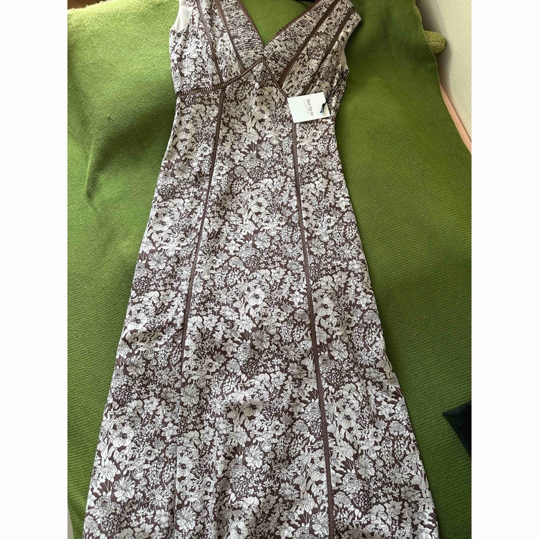 新品】Herlipto Lace Trimmed floral Dress 新品】Herlipto Lace Trimmed floral Dress