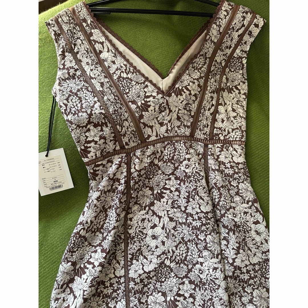 新品】Herlipto Lace Trimmed floral Dress 新品】Herlipto Lace Trimmed floral Dress