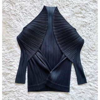 プリーツプリーズイッセイミヤケ(PLEATS PLEASE ISSEY MIYAKE)の【未使用に近い】プリーツプリーズ　羽織デザインカーディガン　黒(カーディガン)