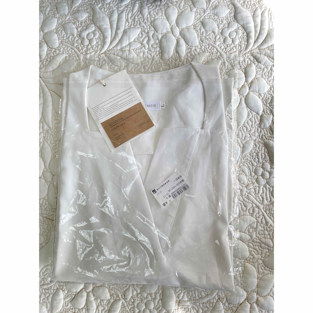 半袖ブラウス　白　ホワイト　オフカジ レディースのトップス(シャツ/ブラウス(半袖/袖なし))の商品写真