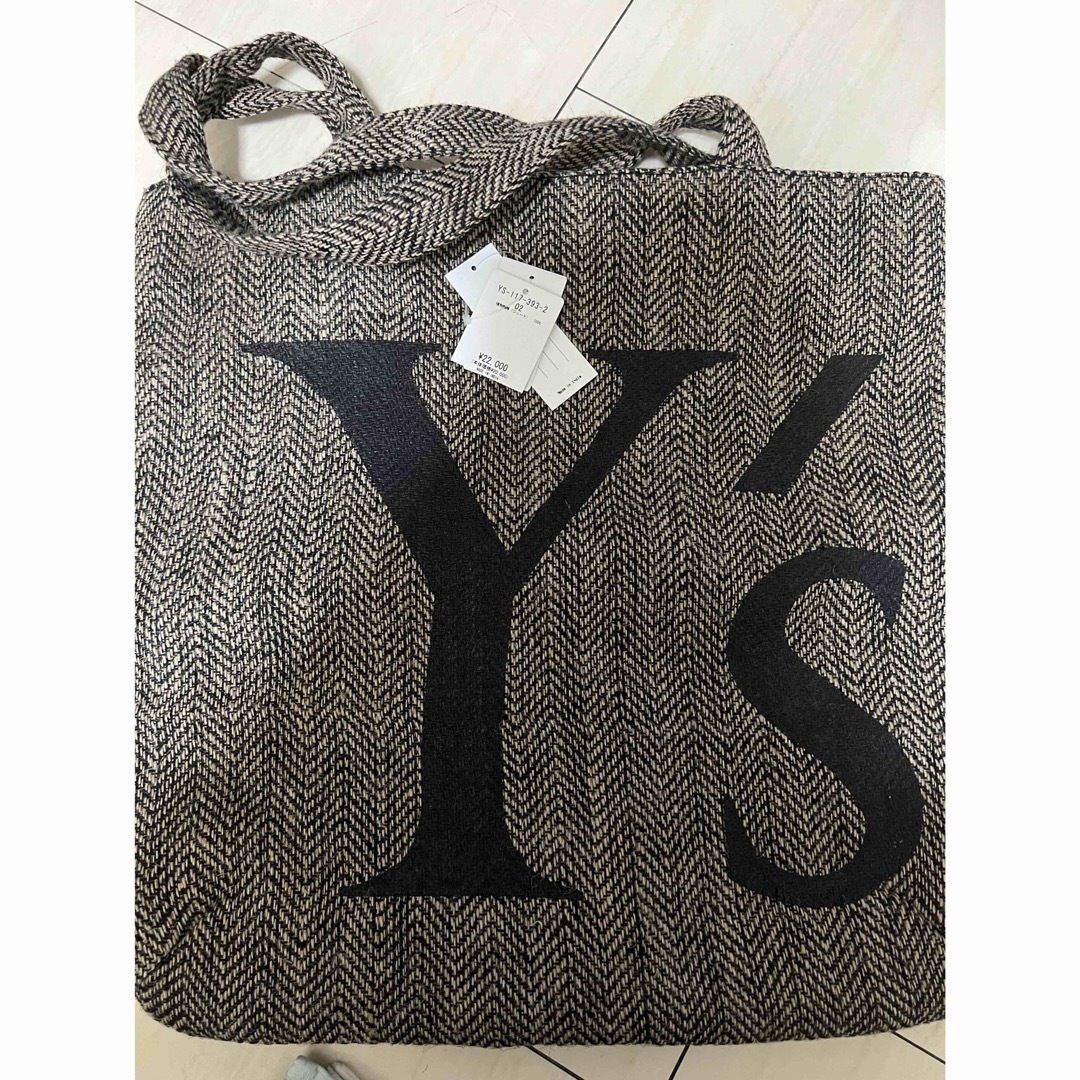 Y's(ワイズ)のJUTE HERRINGBONE BIG LOGO TOTE BAG レディースのバッグ(トートバッグ)の商品写真