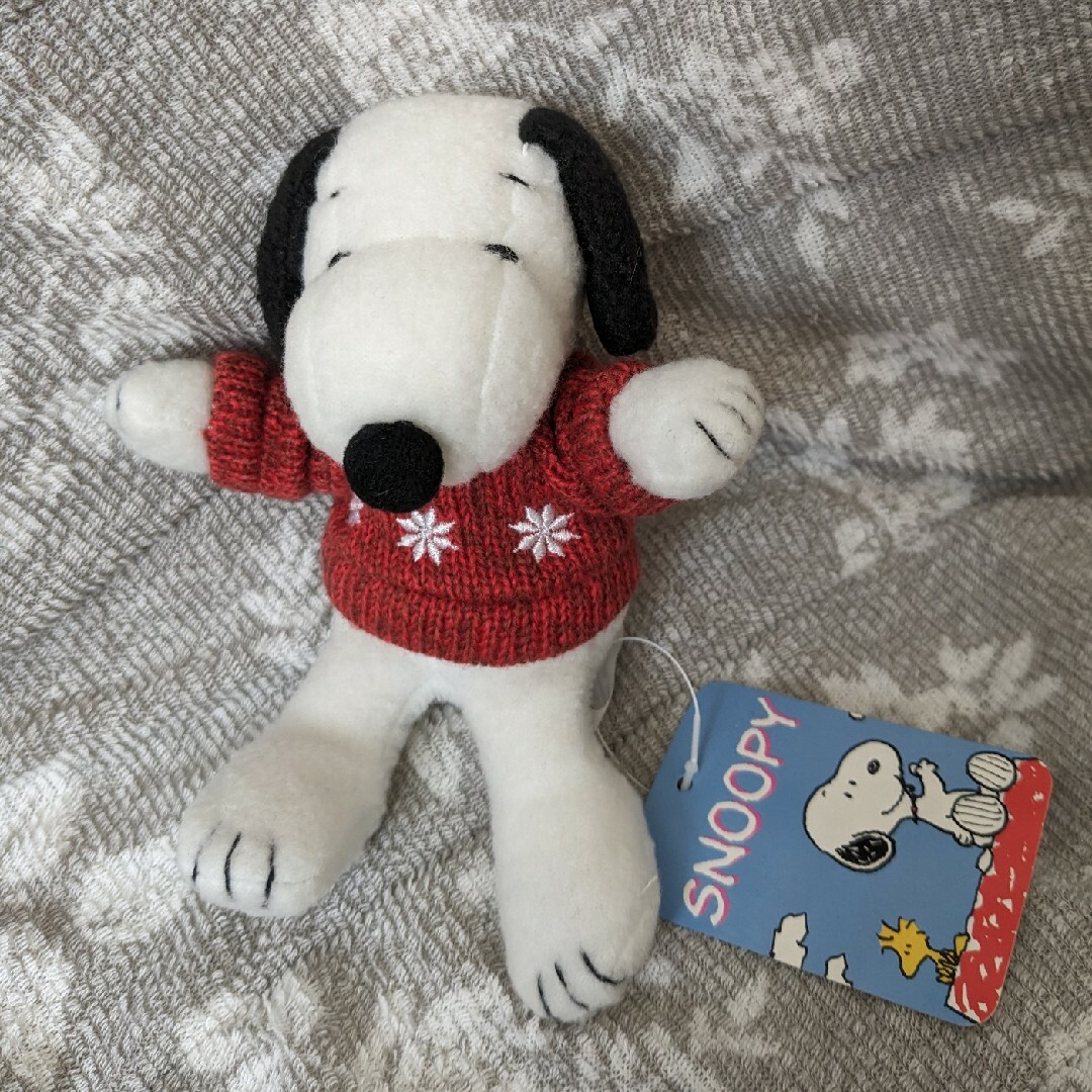 SNOOPY(スヌーピー)のスヌーピー　ぬいぐるみ　マスコット　セーター エンタメ/ホビーのおもちゃ/ぬいぐるみ(キャラクターグッズ)の商品写真