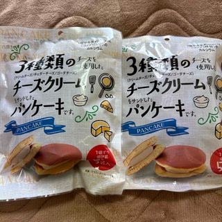 3種類のチーズを使用した　チーズクリームをサンドした　パンケーキ　です。　新品(菓子/デザート)