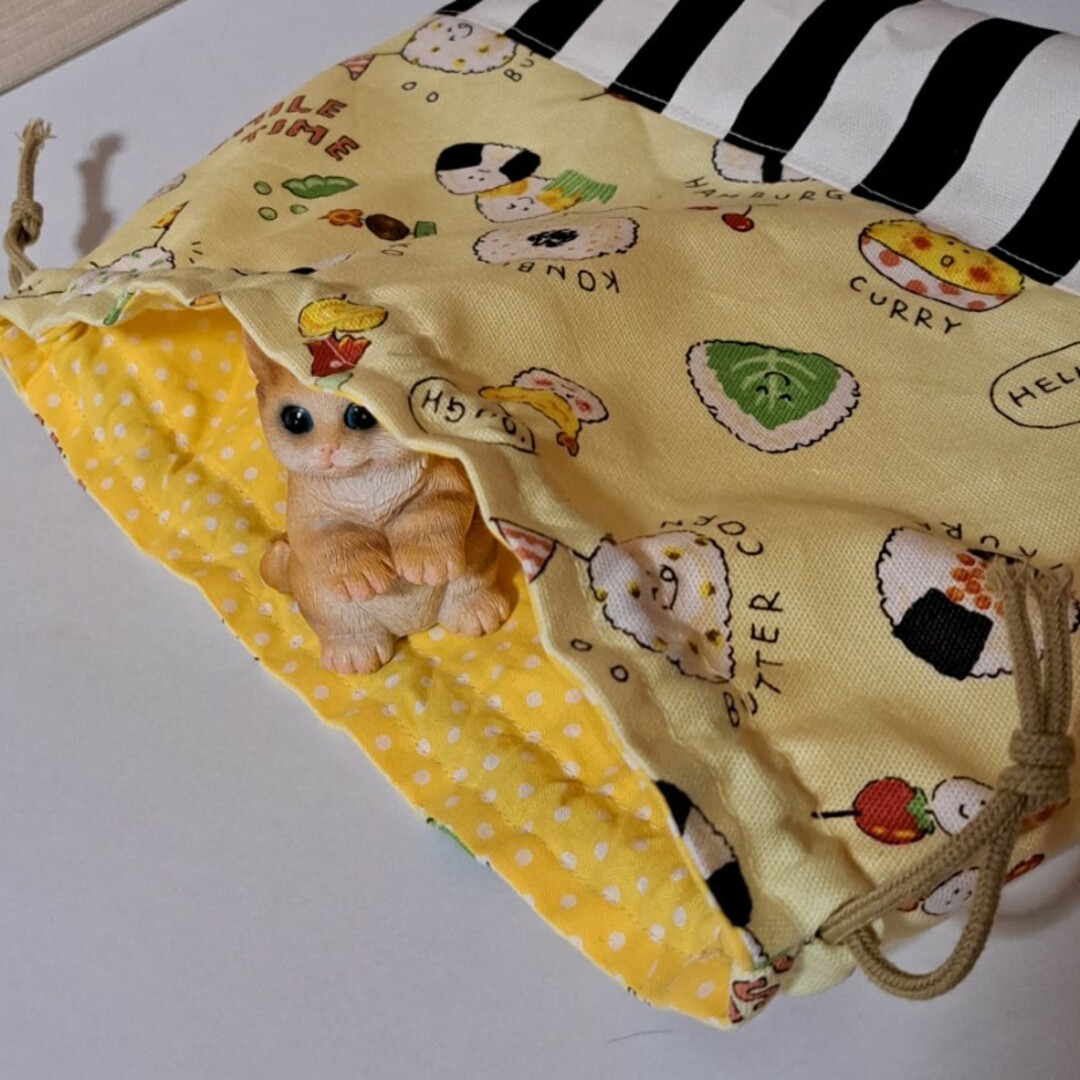 ハンドメイド　お弁当袋　おにぎり　かわいい　ストライプ　入園　入学　巾着 キッズ/ベビー/マタニティのこども用バッグ(ランチボックス巾着)の商品写真