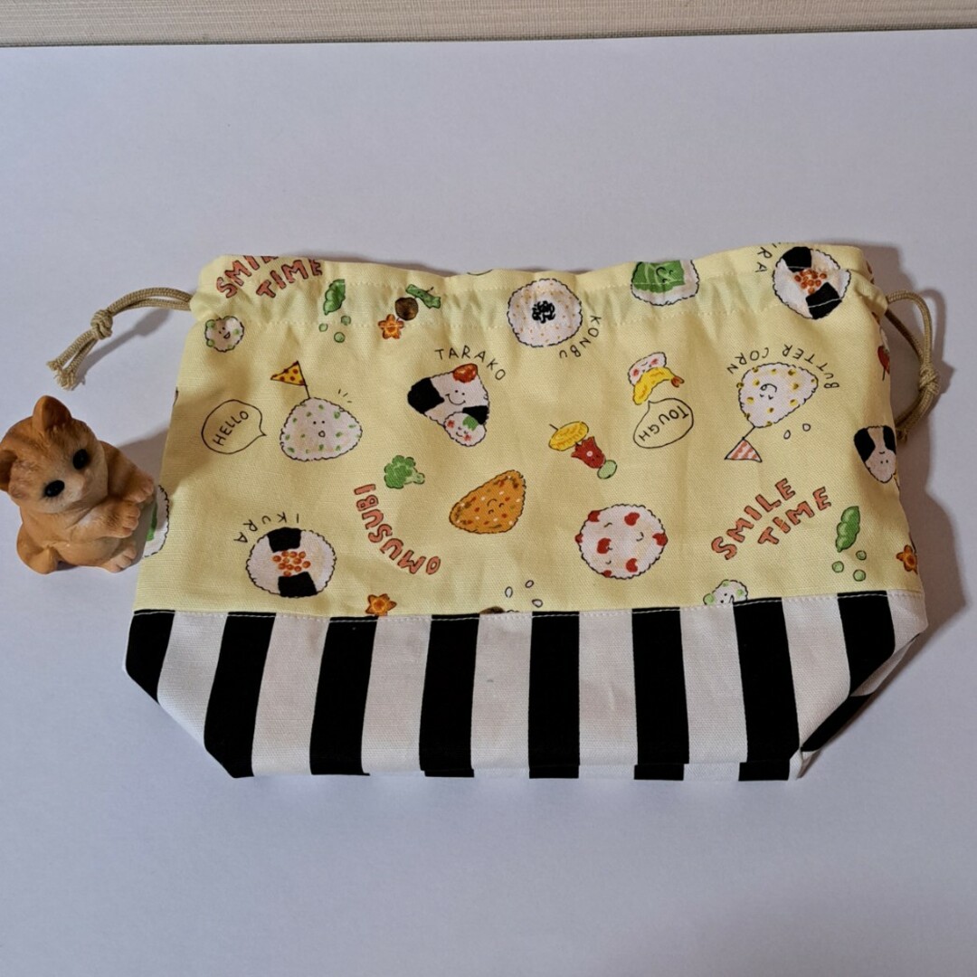 ハンドメイド　お弁当袋　おにぎり　かわいい　ストライプ　入園　入学　巾着 キッズ/ベビー/マタニティのこども用バッグ(ランチボックス巾着)の商品写真