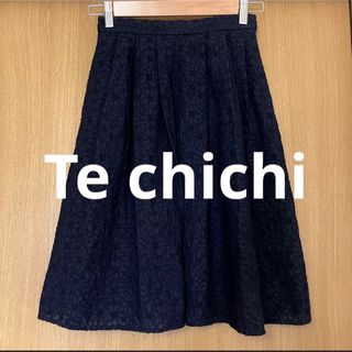 テチチ(Techichi)のTe chichi テチチ 花柄刺繍生地 膝丈フレアスカート 紺色 ネイビー(ひざ丈スカート)