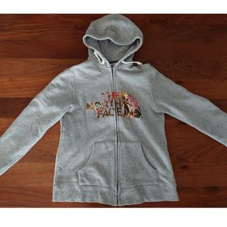 ザノースフェイス(THE NORTH FACE)のノースフェイス パーカー 花柄ロゴ(パーカー)