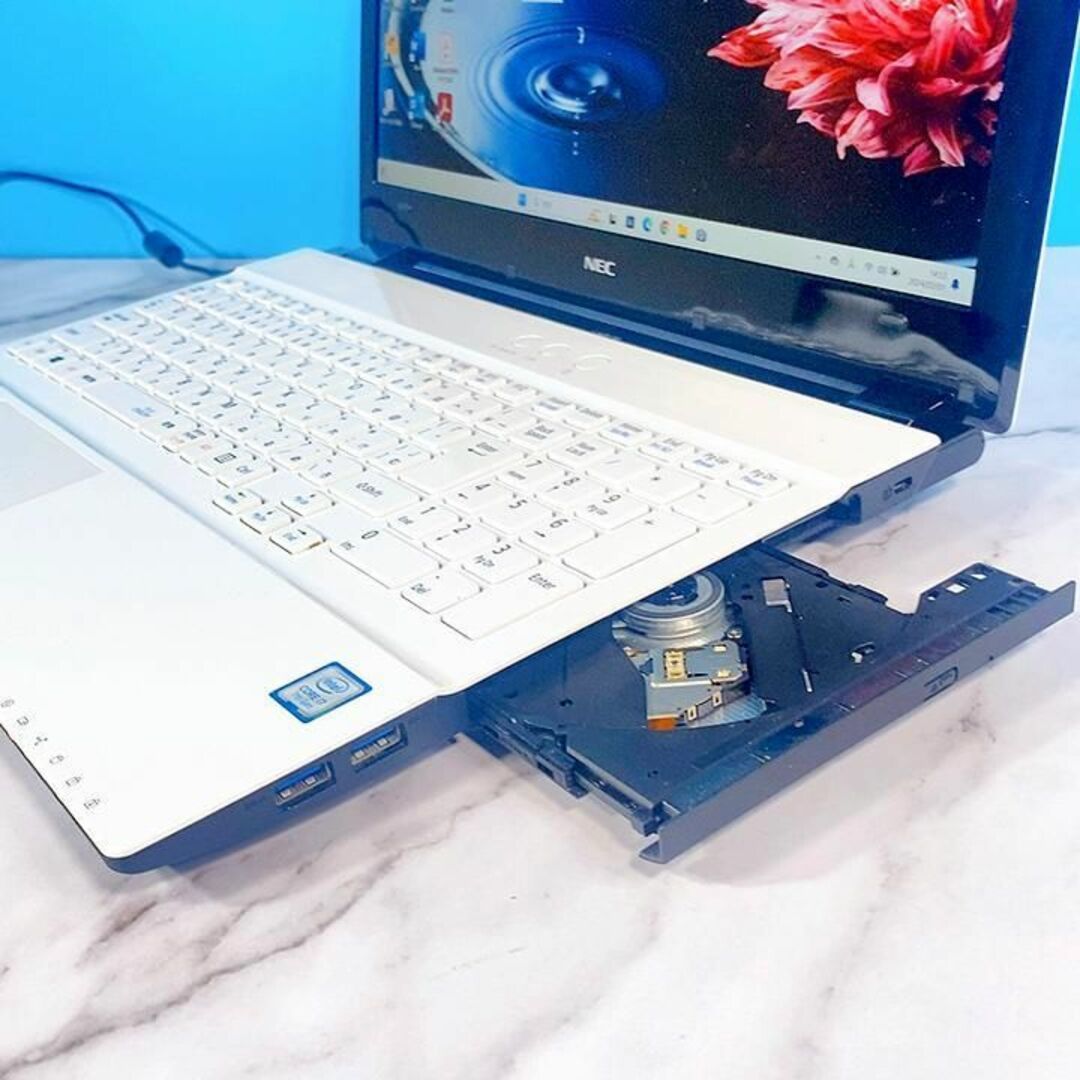 NEC(エヌイーシー)のフルHDで広々！Core i7✨メモリ16GB✨SSD1TB✨ノートパソコン スマホ/家電/カメラのPC/タブレット(ノートPC)の商品写真