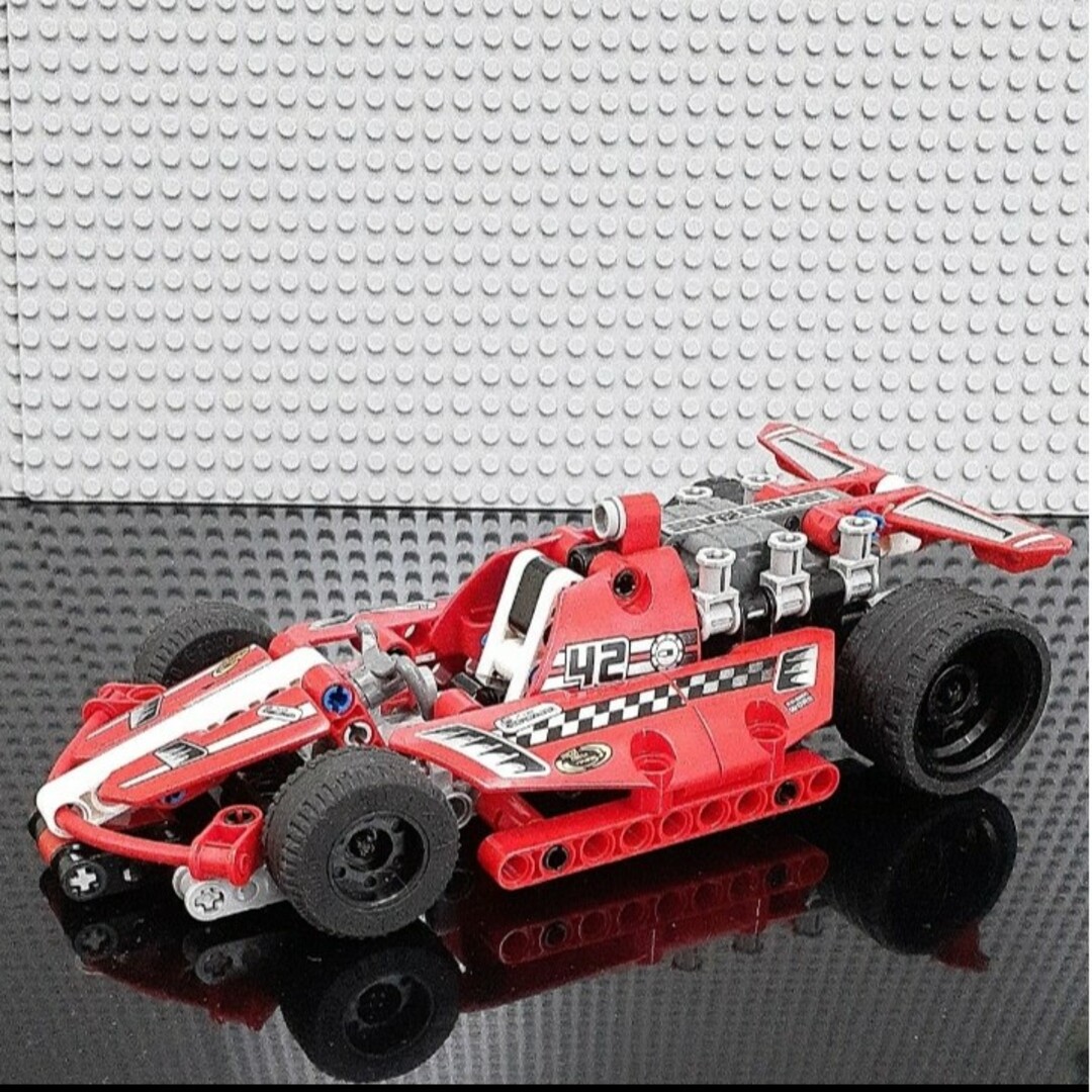 Lego(レゴ)のレゴ テクニック 42011 レーシングカー エンタメ/ホビーのおもちゃ/ぬいぐるみ(模型/プラモデル)の商品写真