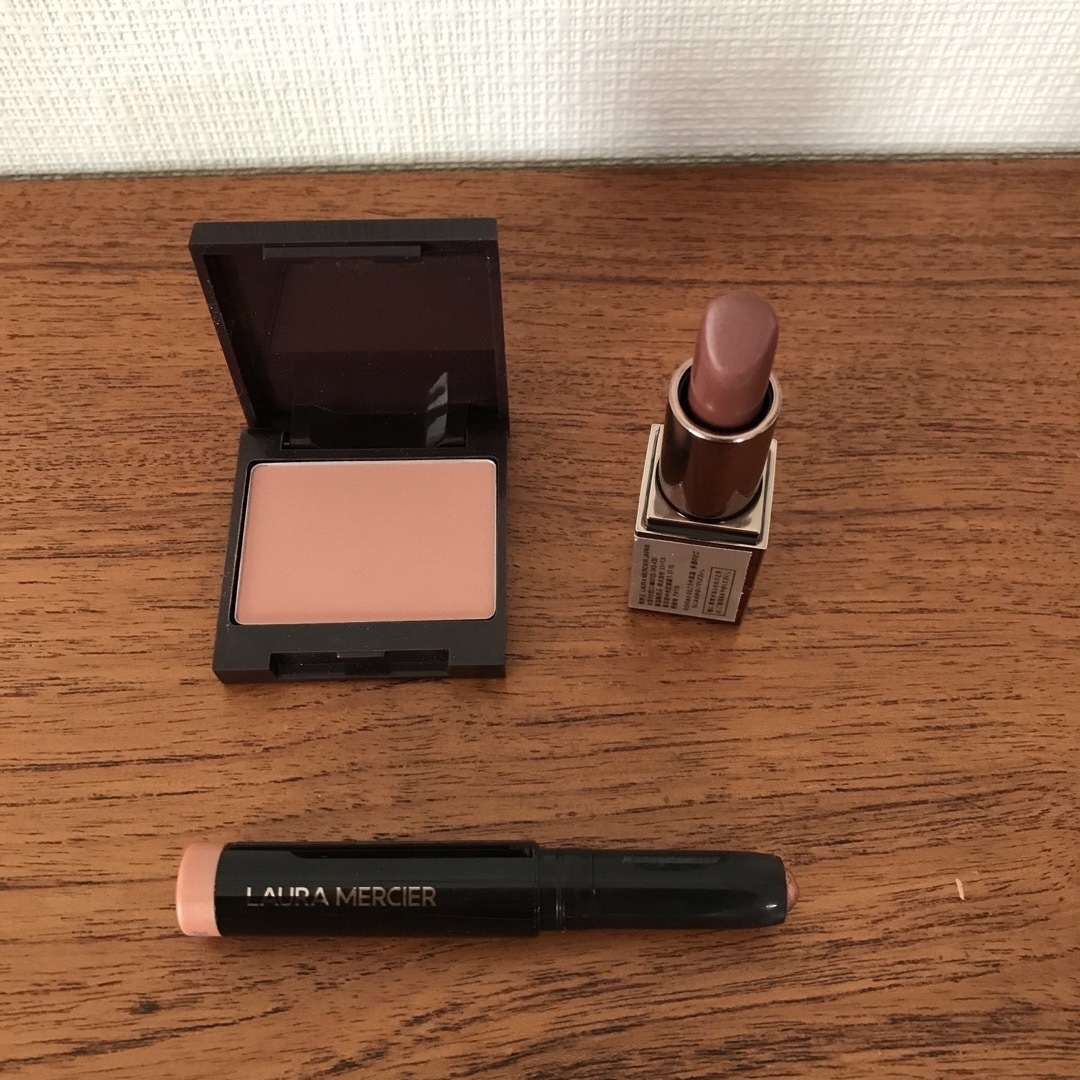 laura mercier(ローラメルシエ)のLAURA MERCIER プティ コレクシオン ベストカラー t コスメ/美容のキット/セット(コフレ/メイクアップセット)の商品写真