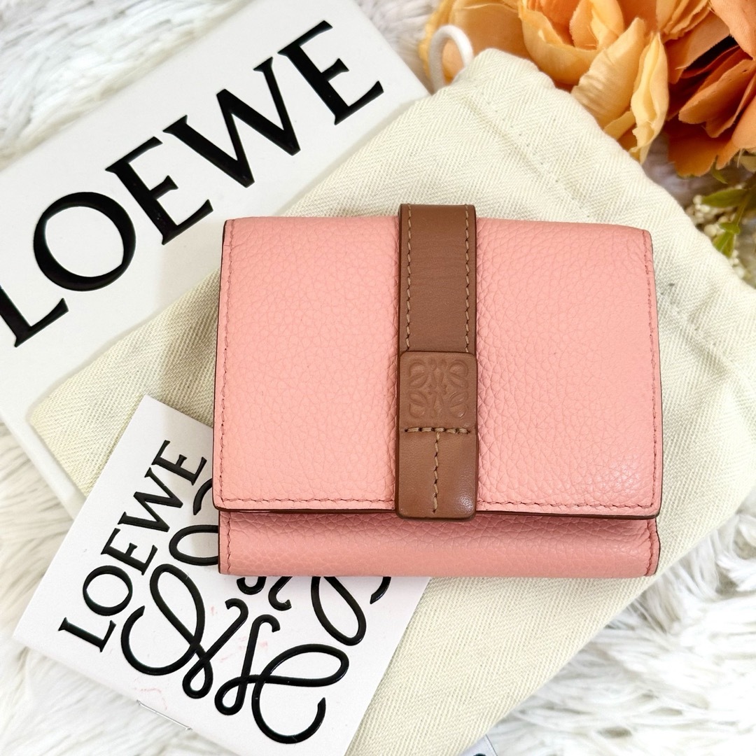 LOEWE(ロエベ)の美品♡LOEWE バーティカルスモールトリフォールドウォレット アナグラム レディースのファッション小物(財布)の商品写真