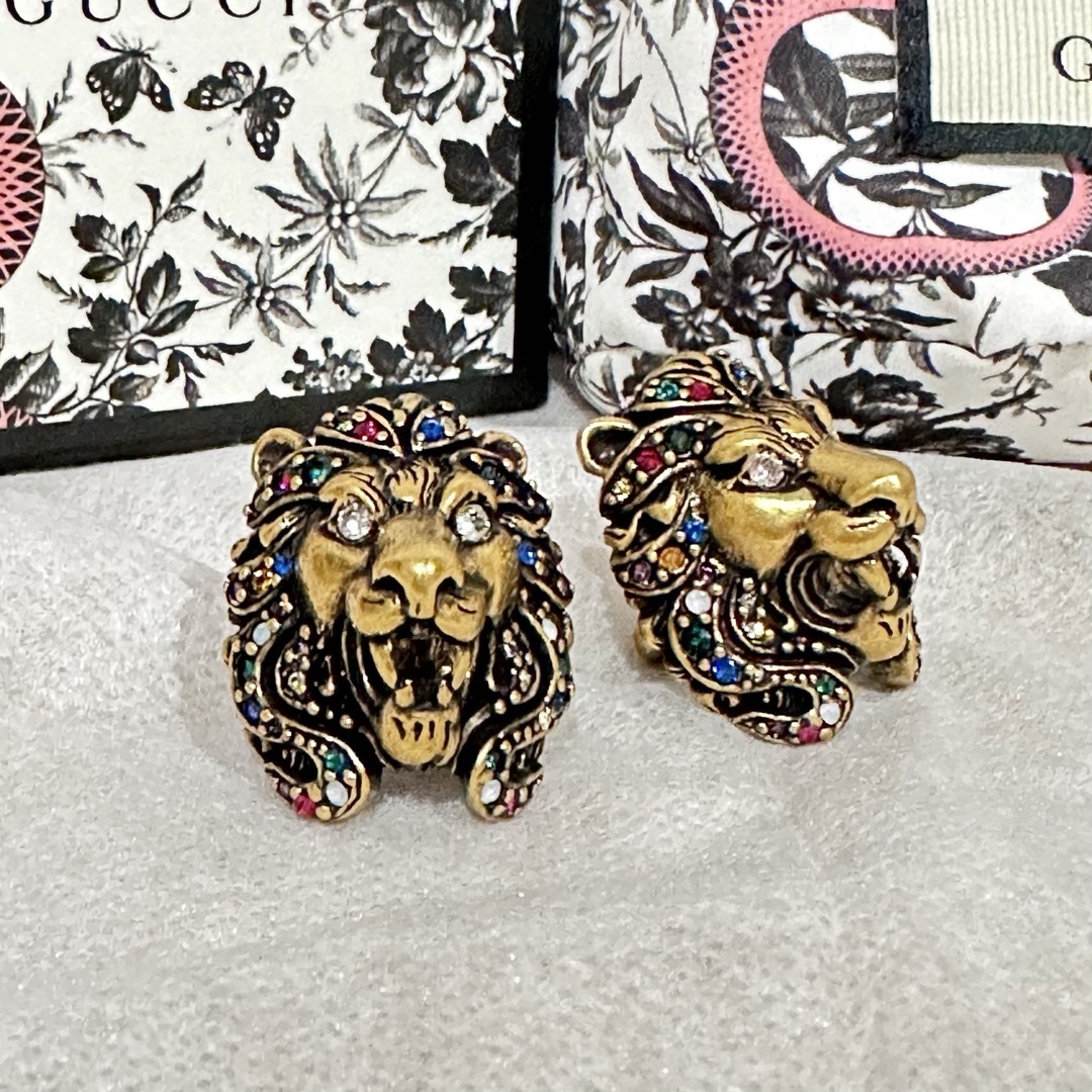 Gucci(グッチ)のGUCCI オールドグッチライオン ラインストーンレインボーゴールドイヤリング レディースのアクセサリー(イヤリング)の商品写真