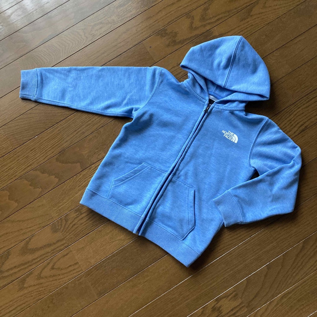 THE NORTH FACE(ザノースフェイス)のザノースフェイス　パーカー　120cm キッズ/ベビー/マタニティのキッズ服男の子用(90cm~)(Tシャツ/カットソー)の商品写真