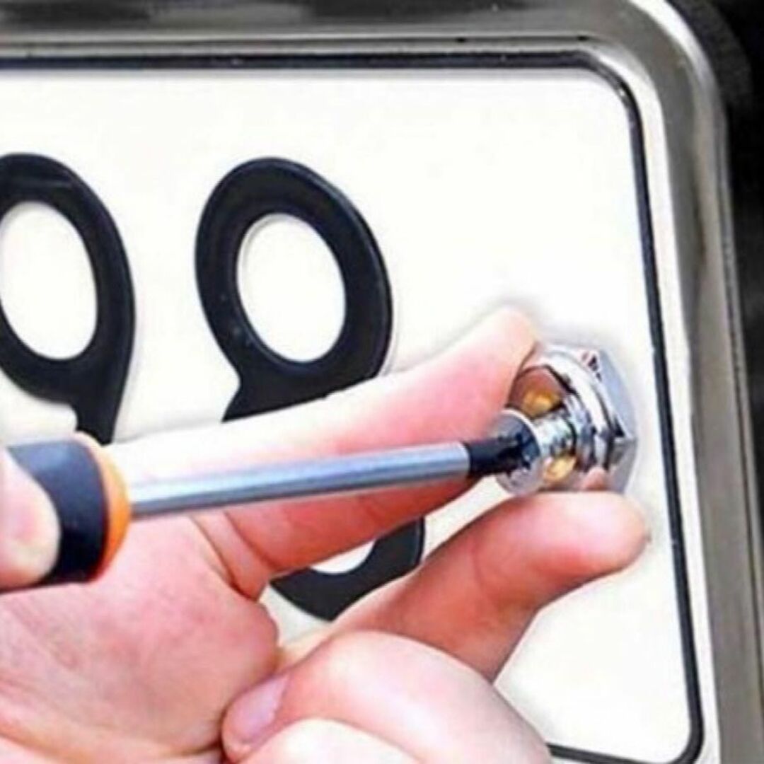 ミニ(ミニ)のミニクーパー MINI ナンバープレート ボルト カバー グレーユニオン パーツ 自動車/バイクの自動車(車内アクセサリ)の商品写真