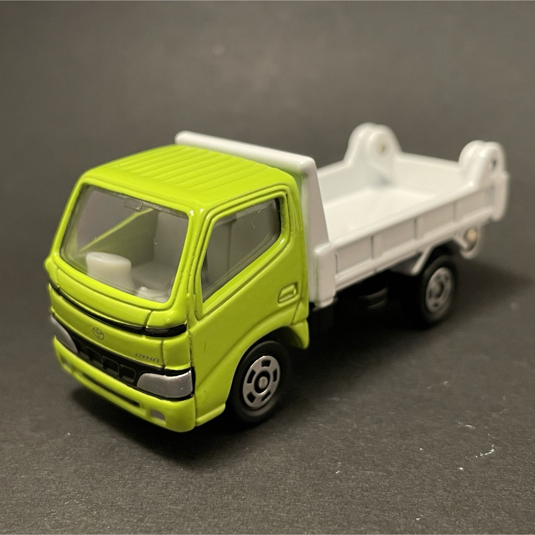 Takara Tomy(タカラトミー)の【非売品】トミカ  トヨタ ダイナ ダンプカー 黄緑 エンタメ/ホビーのおもちゃ/ぬいぐるみ(ミニカー)の商品写真