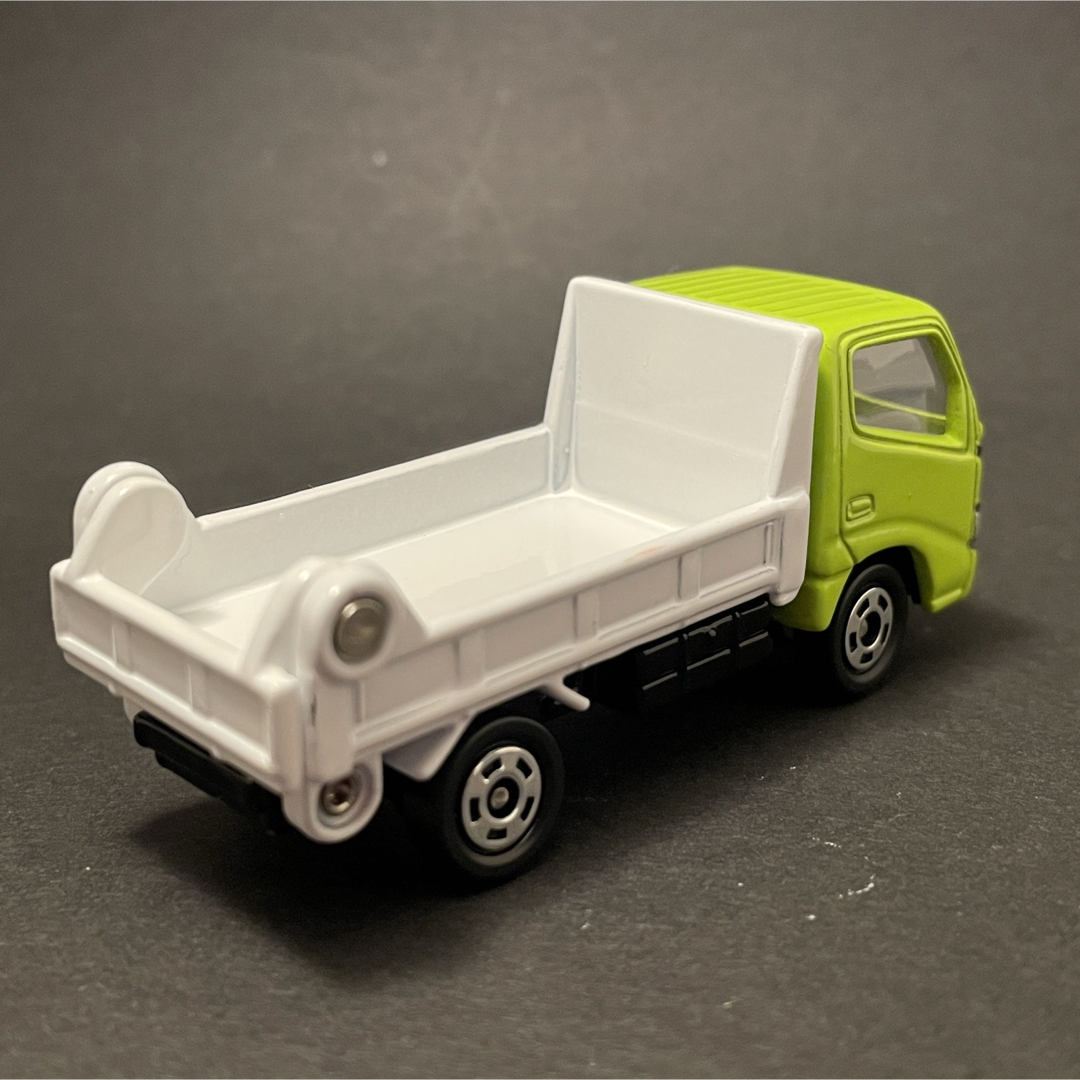 Takara Tomy(タカラトミー)の【非売品】トミカ  トヨタ ダイナ ダンプカー 黄緑 エンタメ/ホビーのおもちゃ/ぬいぐるみ(ミニカー)の商品写真