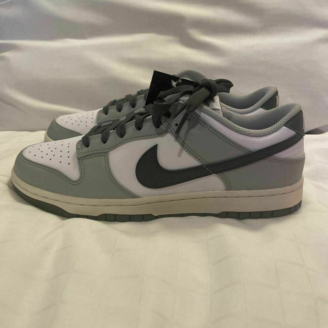 NIKE(ナイキ)のWMNS Dunk Low White Light Smoke Grey メンズの靴/シューズ(スニーカー)の商品写真