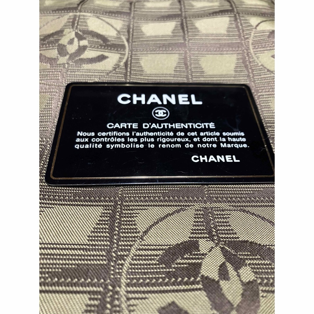 CHANEL(シャネル)のシャネル　ニュートラベルライン　カーキ　バッグ レディースのバッグ(クラッチバッグ)の商品写真