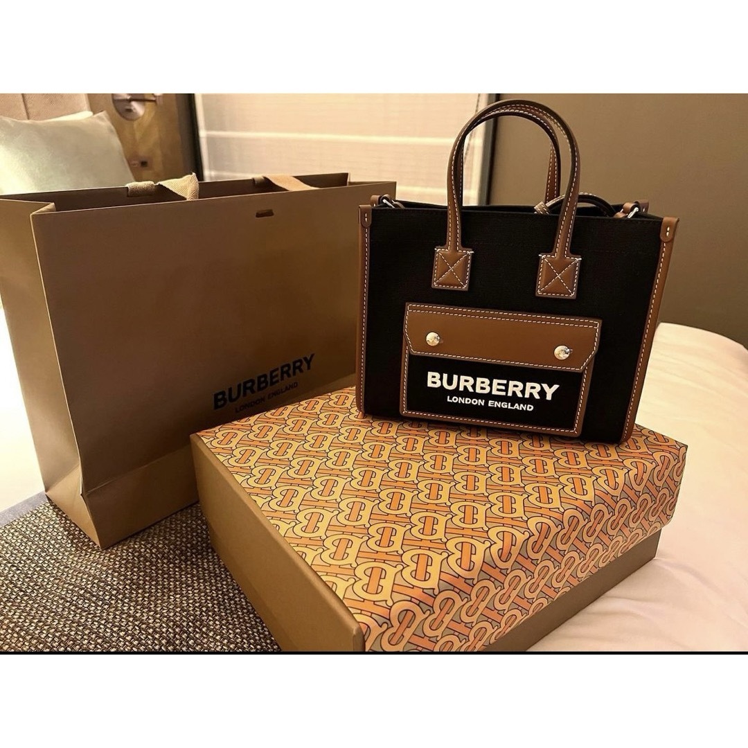 BURBERRY(バーバリー)のバーバリー トートバッグ BURBERRY ロゴプリント レディースのバッグ(トートバッグ)の商品写真
