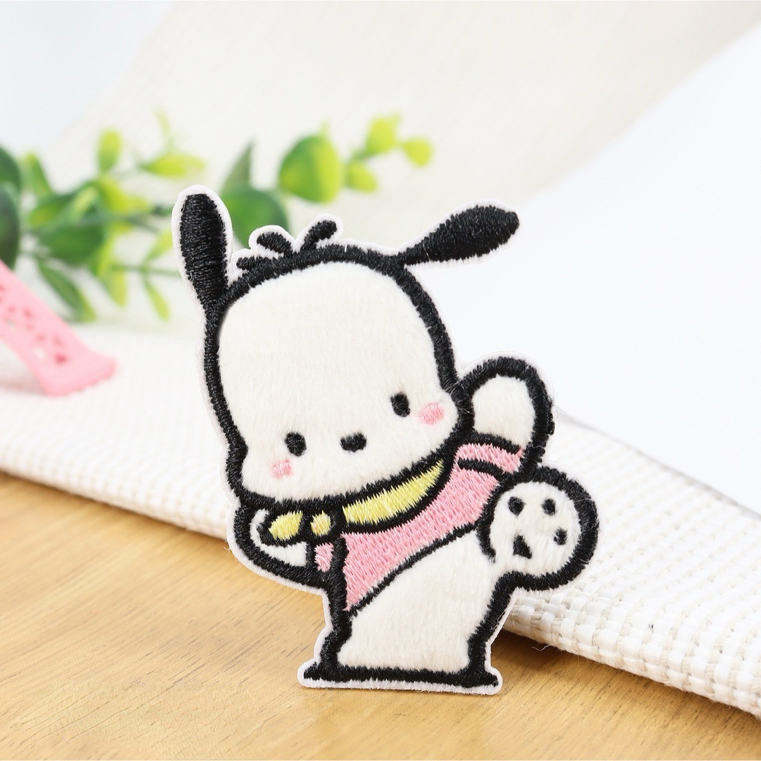 かわいい ピンク ポチャッコ 刺繍ワッペン ハンドメイドの素材/材料(各種パーツ)の商品写真