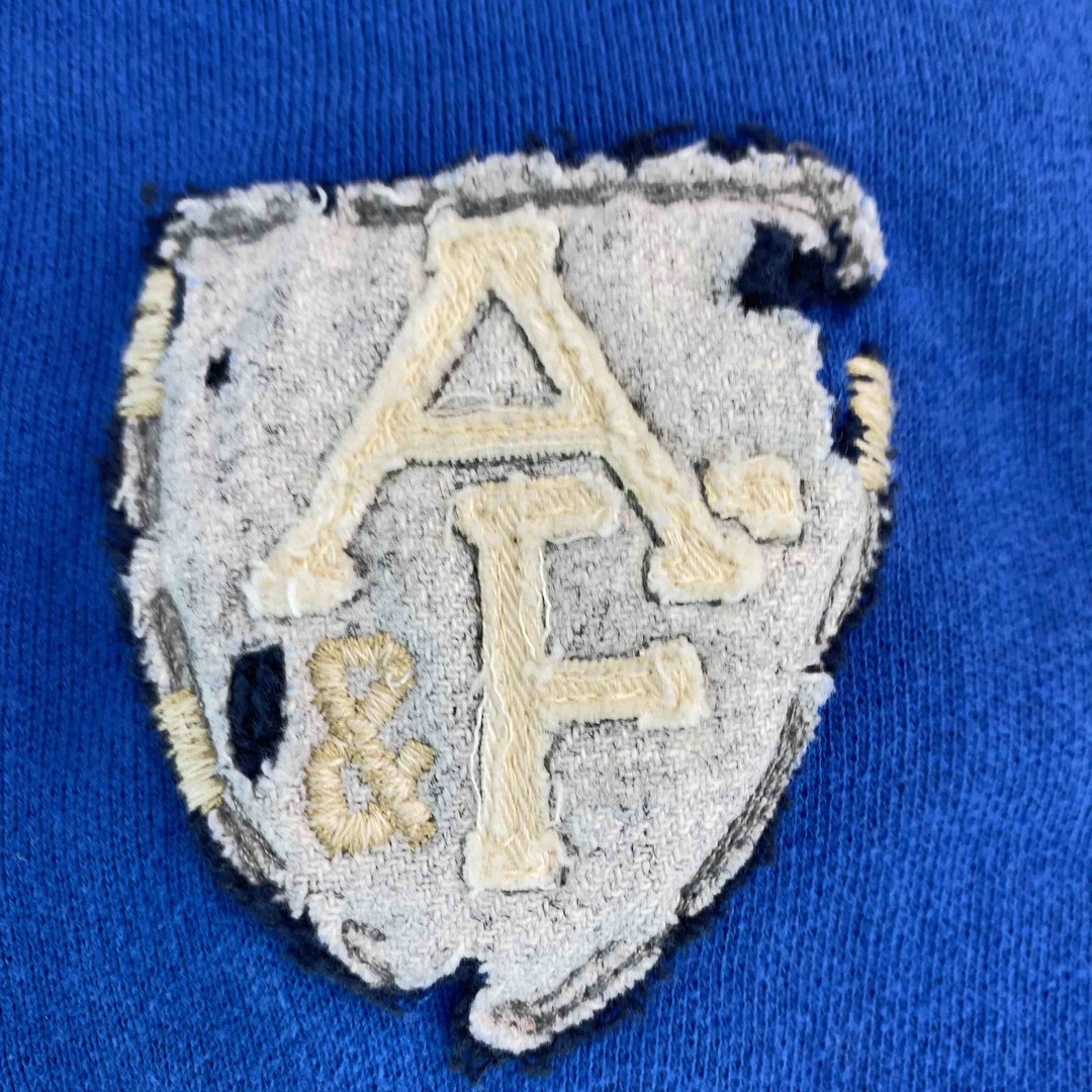 Abercrombie&Fitch(アバクロンビーアンドフィッチ)のAbercrombie&Fitch アバクロンビーアンドフィッチ メンズ パーカー　青　ロゴ刺繍　裏パイル地 メンズのトップス(パーカー)の商品写真