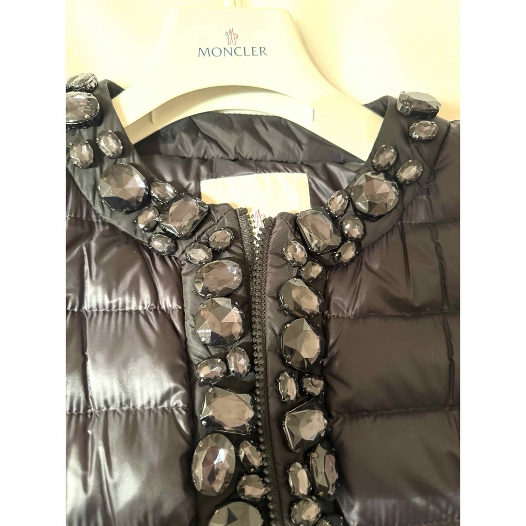 MONCLER(モンクレール)の新品　モンクレール 最強のVALUE 豪華なビジュー　ダウンジャケット　サイズ0 レディースのジャケット/アウター(ダウンジャケット)の商品写真