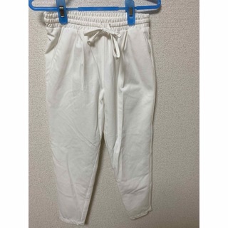 アーバンリサーチ(URBAN RESEARCH)のアーバンリサーチ　白色パンツ美品⭐︎(カジュアルパンツ)
