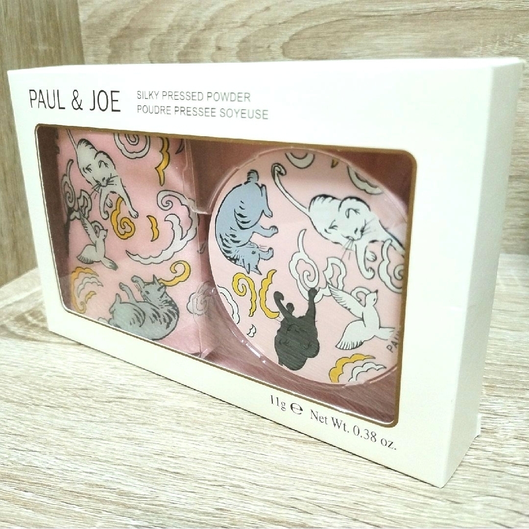 PAUL & JOE(ポールアンドジョー)のPAUL & JOE　ポール＆ジョー　シルキープレストパウダー004 ポーチ付 コスメ/美容のベースメイク/化粧品(フェイスパウダー)の商品写真