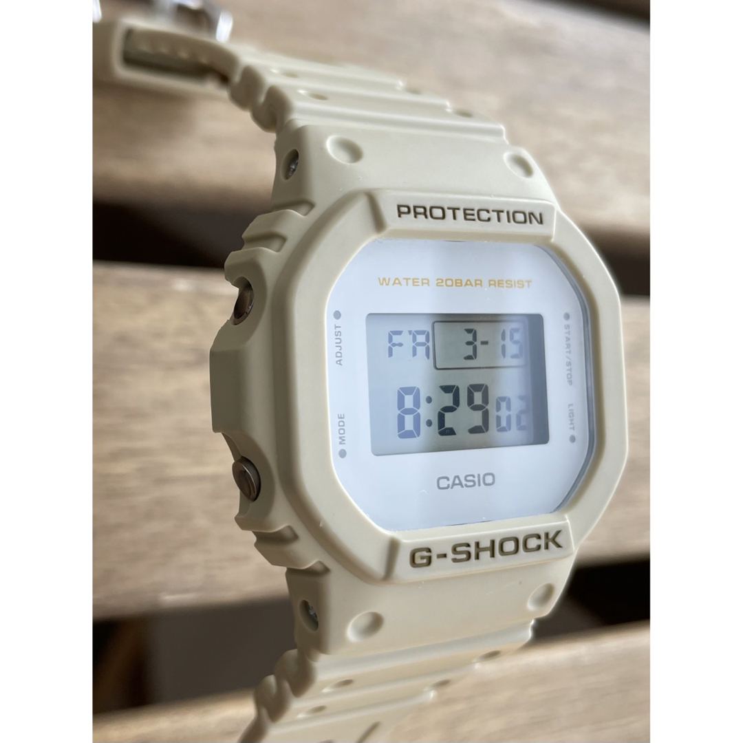 G-SHOCK(ジーショック)のGショック　DW5600EW メンズの時計(腕時計(デジタル))の商品写真