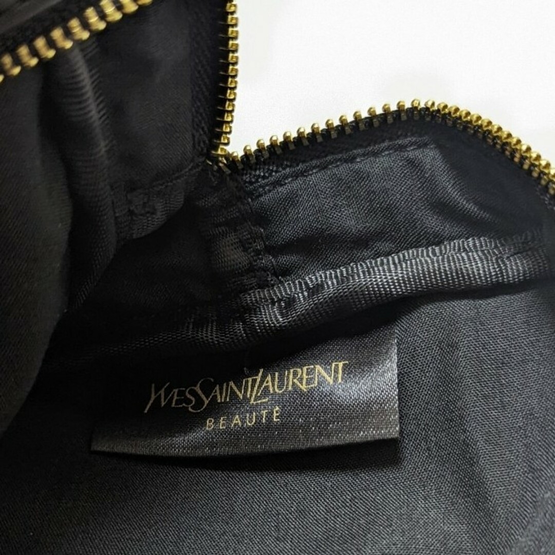 Yves Saint Laurent(イヴサンローラン)の新品！イヴサンローラン スクエア ノベルティ ポーチ ブラック レディースのファッション小物(ポーチ)の商品写真